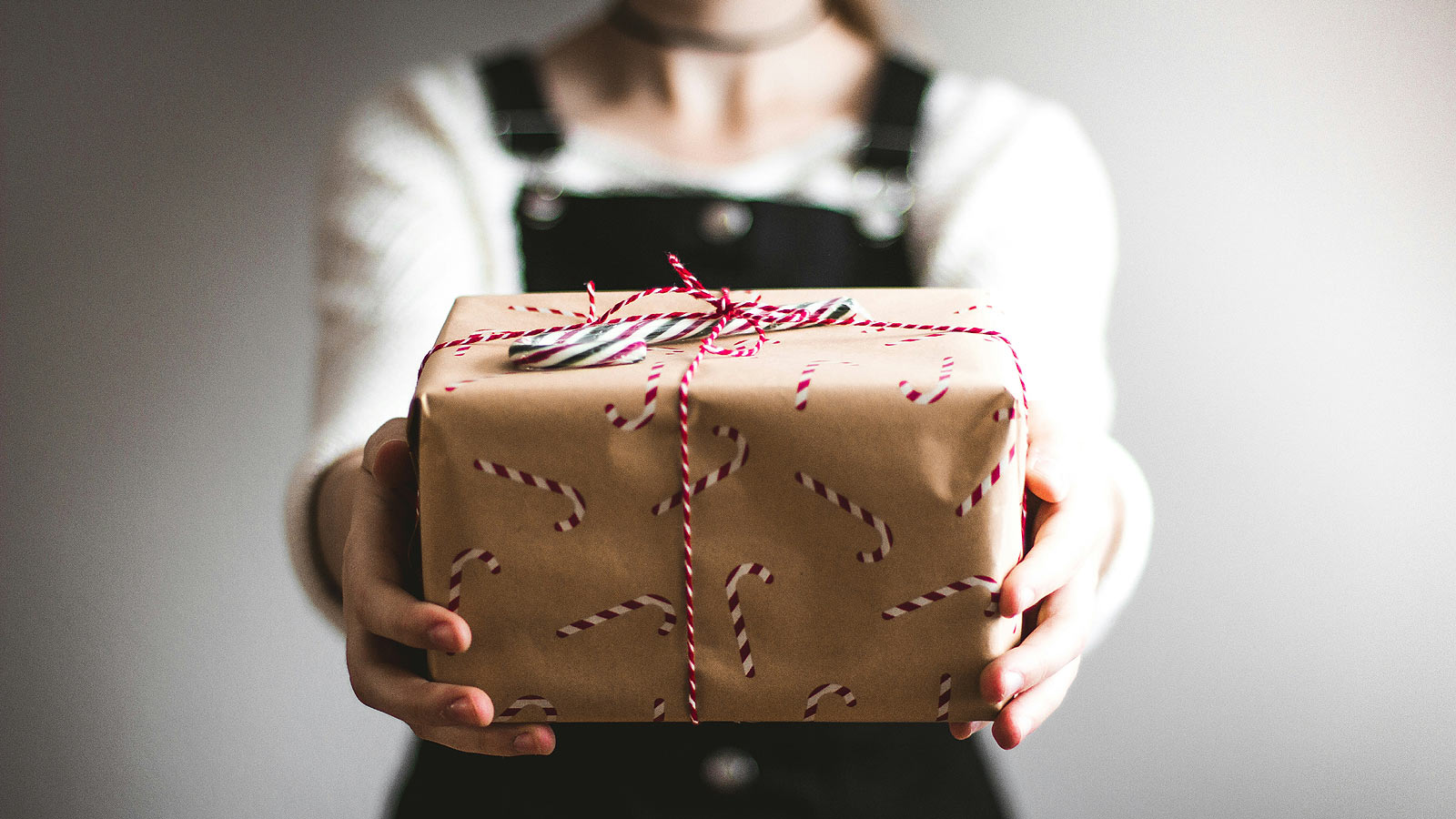 Wunschbaum für Geschenke (c) Kira auf der Heide@unsplash.com Wunschbaum für Geschenke